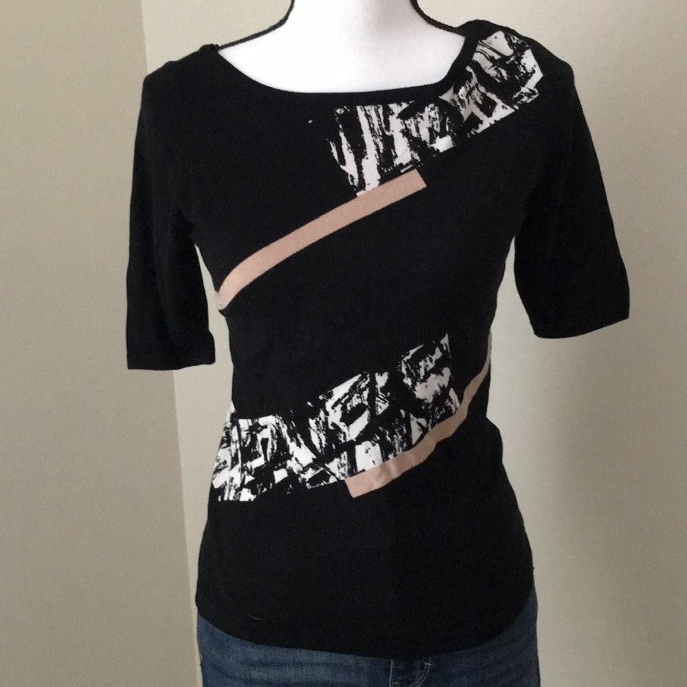 Short sleeve light knit sweater top